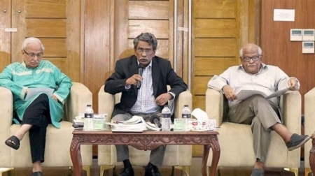 জাতীয় ঐকমত্য কমিশন কোনো কিছু চাপিয়ে দিচ্ছে না: আলী রীয়াজ