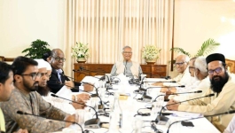 ৭ রাজনৈতিক দল ও হেফাজতের সঙ্গে বৈঠক শেষ প্রধান উপদেষ্টার