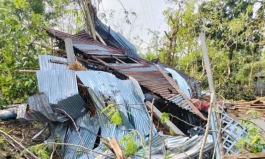 রংপুরে ঘূর্ণিঝড়ের তাণ্ডবে ঘরবাড়ি বিধ্বস্ত