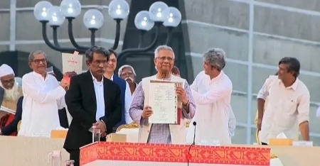 জুলাই সনদ স্বাক্ষর করলেন প্রধান উপদেষ্টা ও রাজনৈতিক নেতারা