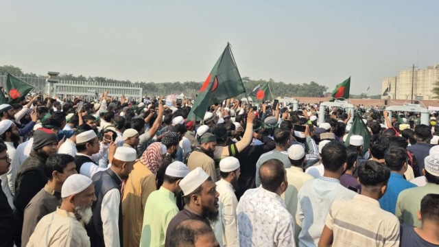 ওসমান হাদির জানাজায় লোকারণ্য মানিক মিয়া অ্যাভিনিউ