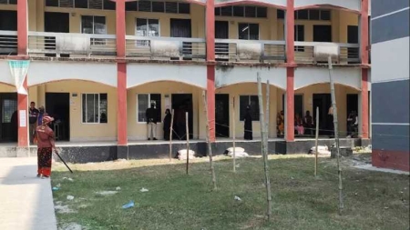  ভোটকেন্দ্রে ককটেল বিস্ফোরণ, ভোটগ্রহণ সাময়িকভাবে বন্ধ